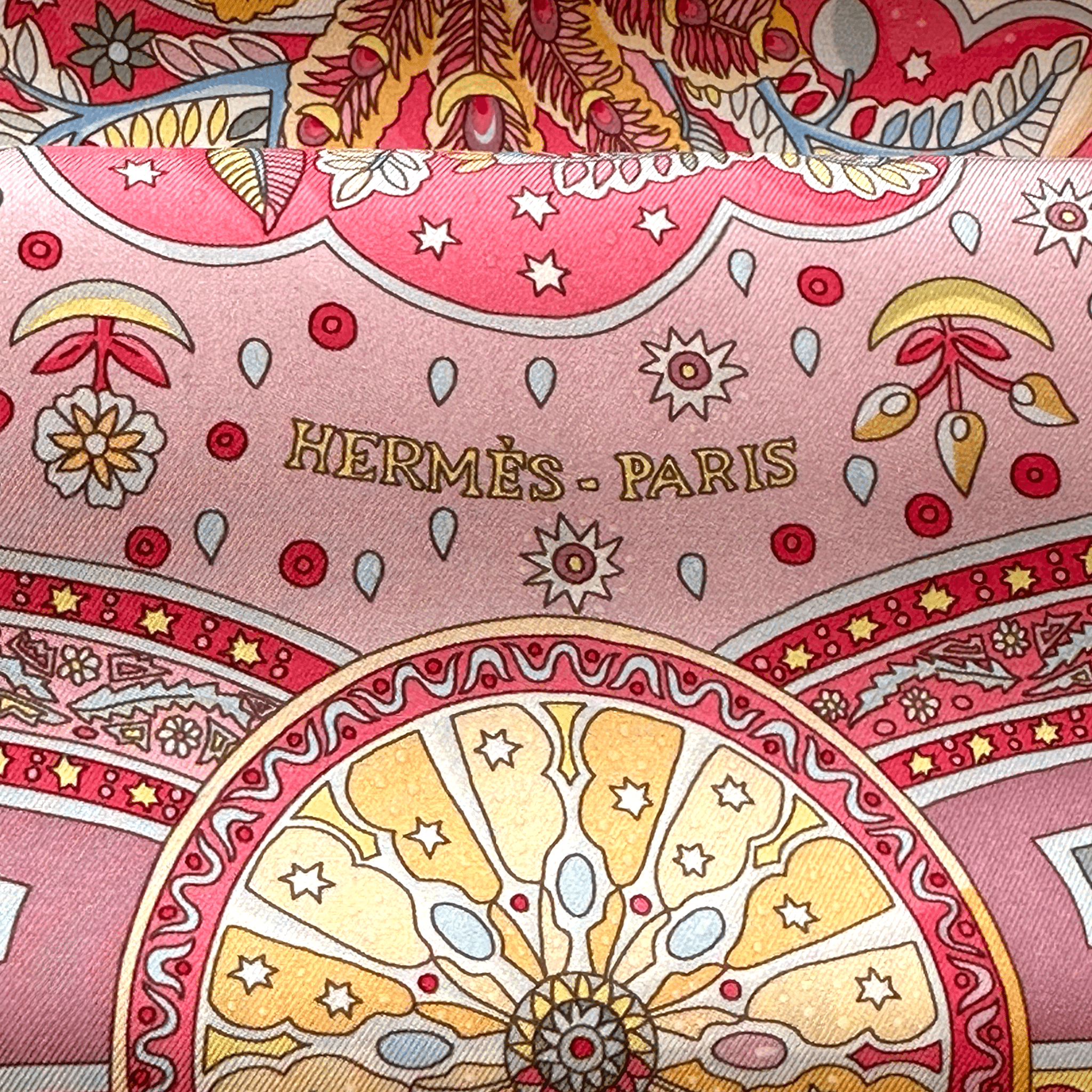 carre hermes aux portes du palais rose