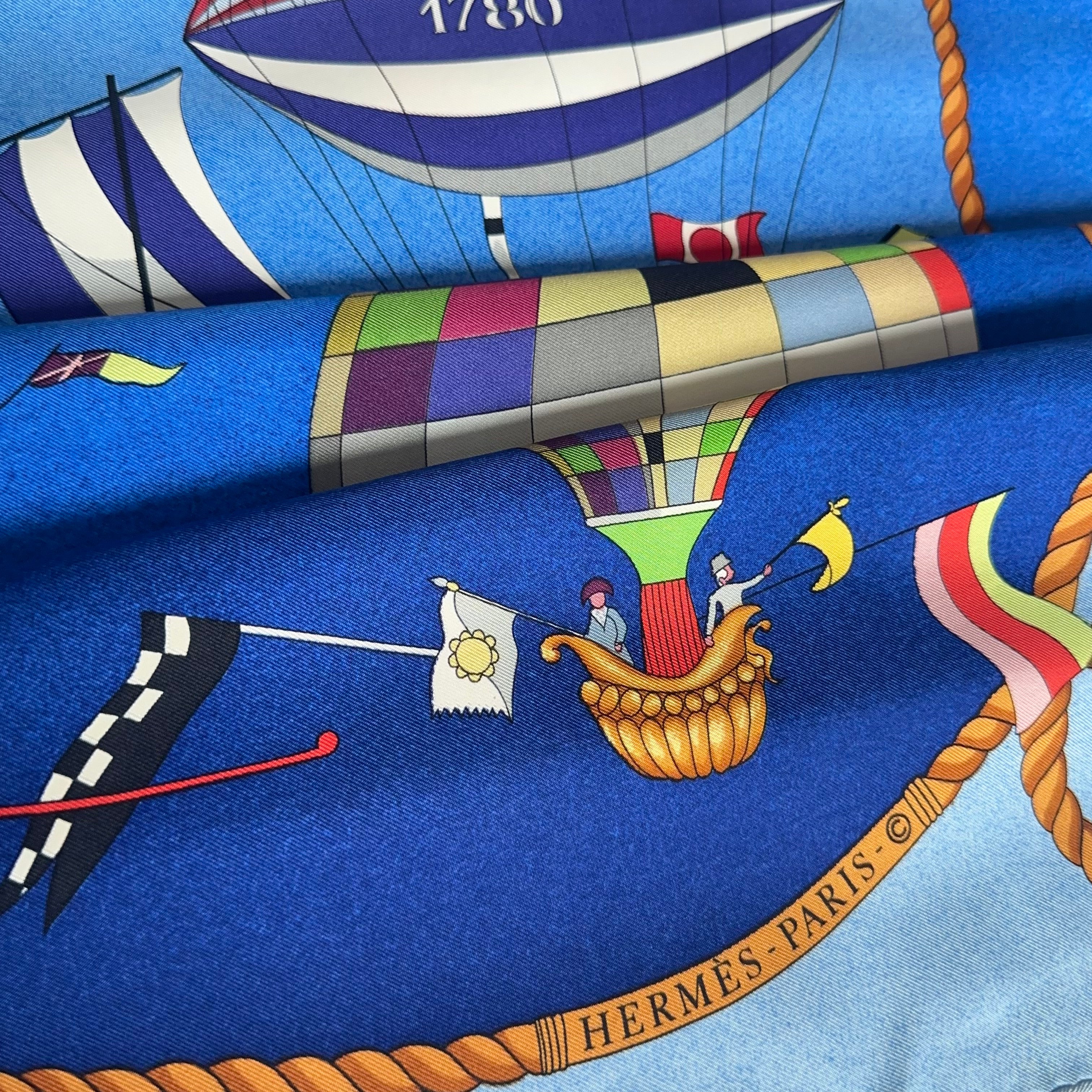 signature Hermès Paris et logo du copyright Hermès dans le dessin