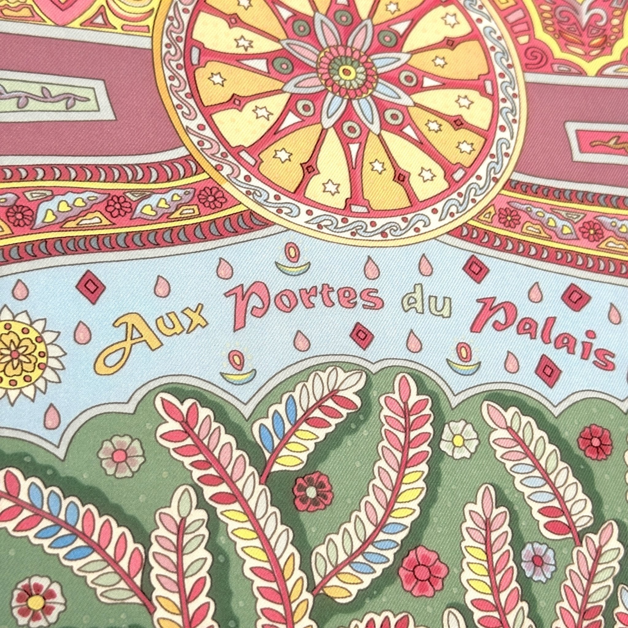 foulard carre hermes aux portes du palais rose vert et bleu
