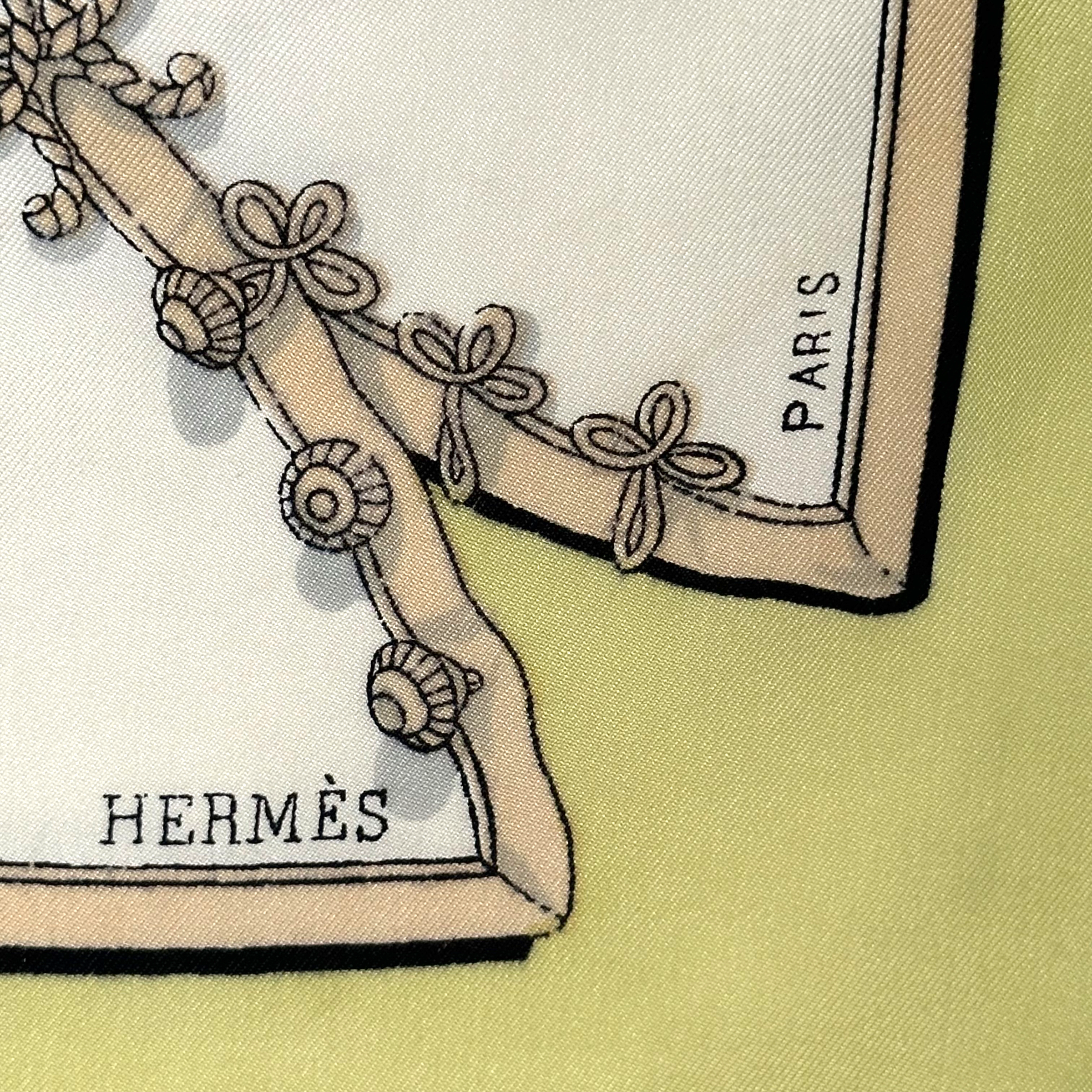 Costumes de dames - FOULARD HERMES 90CM