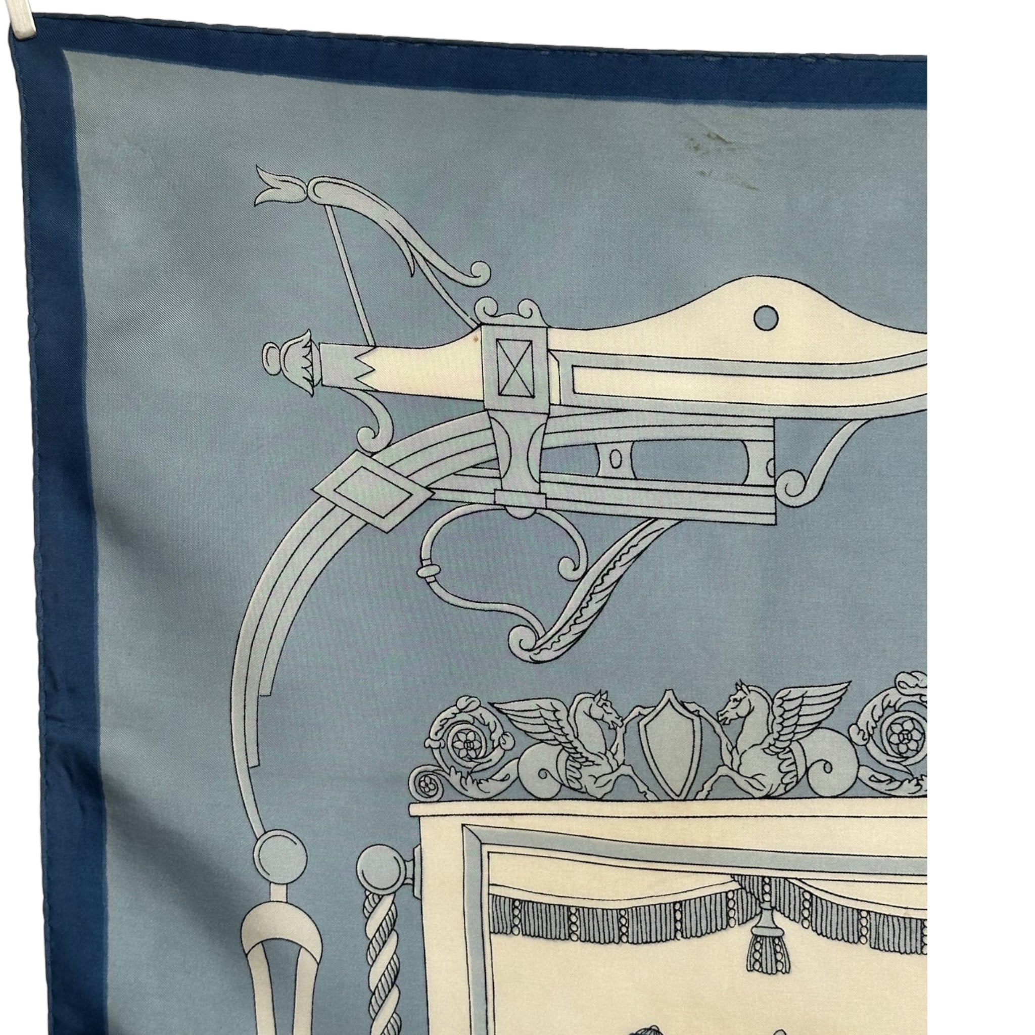 foulard-hermes-grande-livree-a-la-francaise-coin-haut-gauche