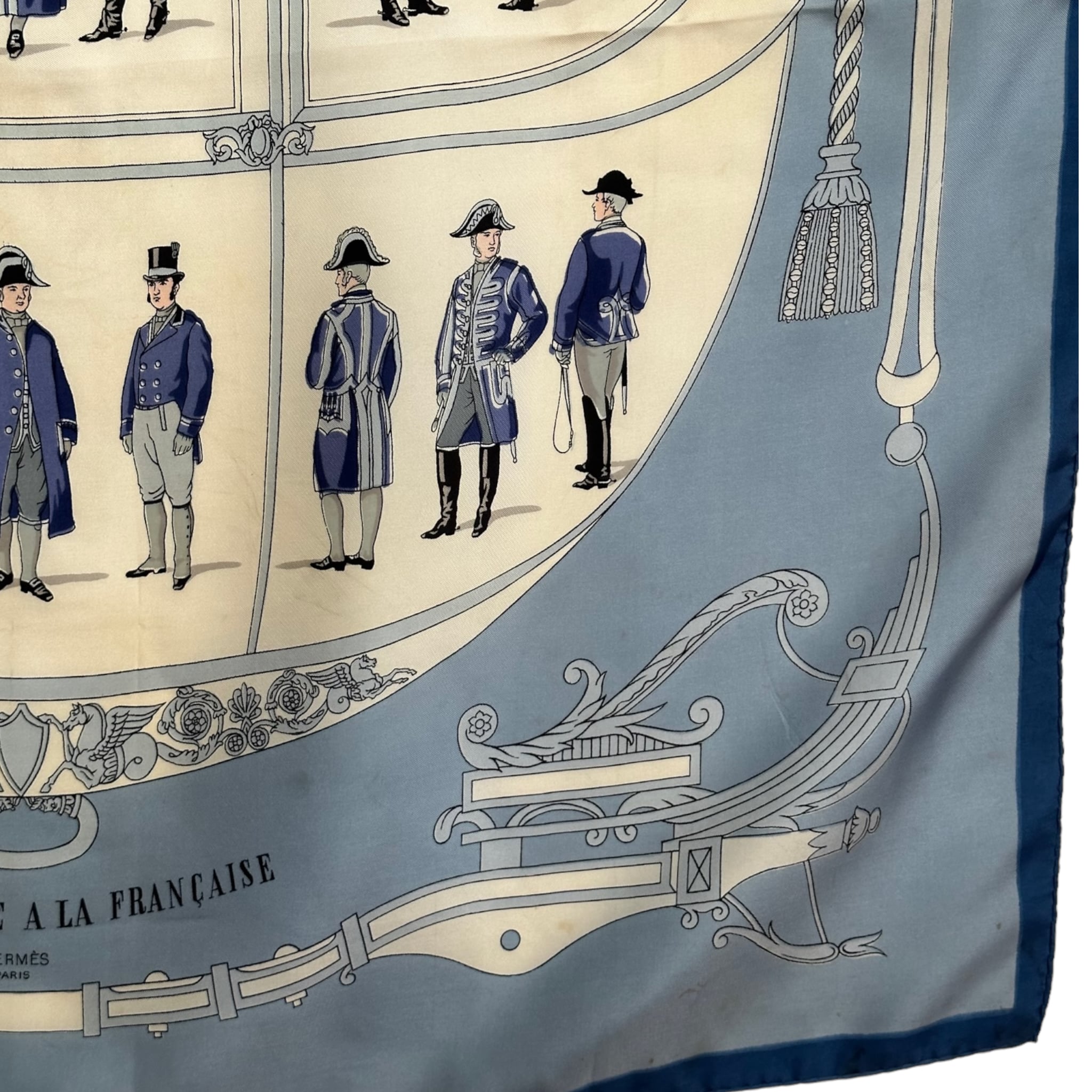 foulard-hermes-grande-livree-a-la-francaise-coin-inferieur-droit