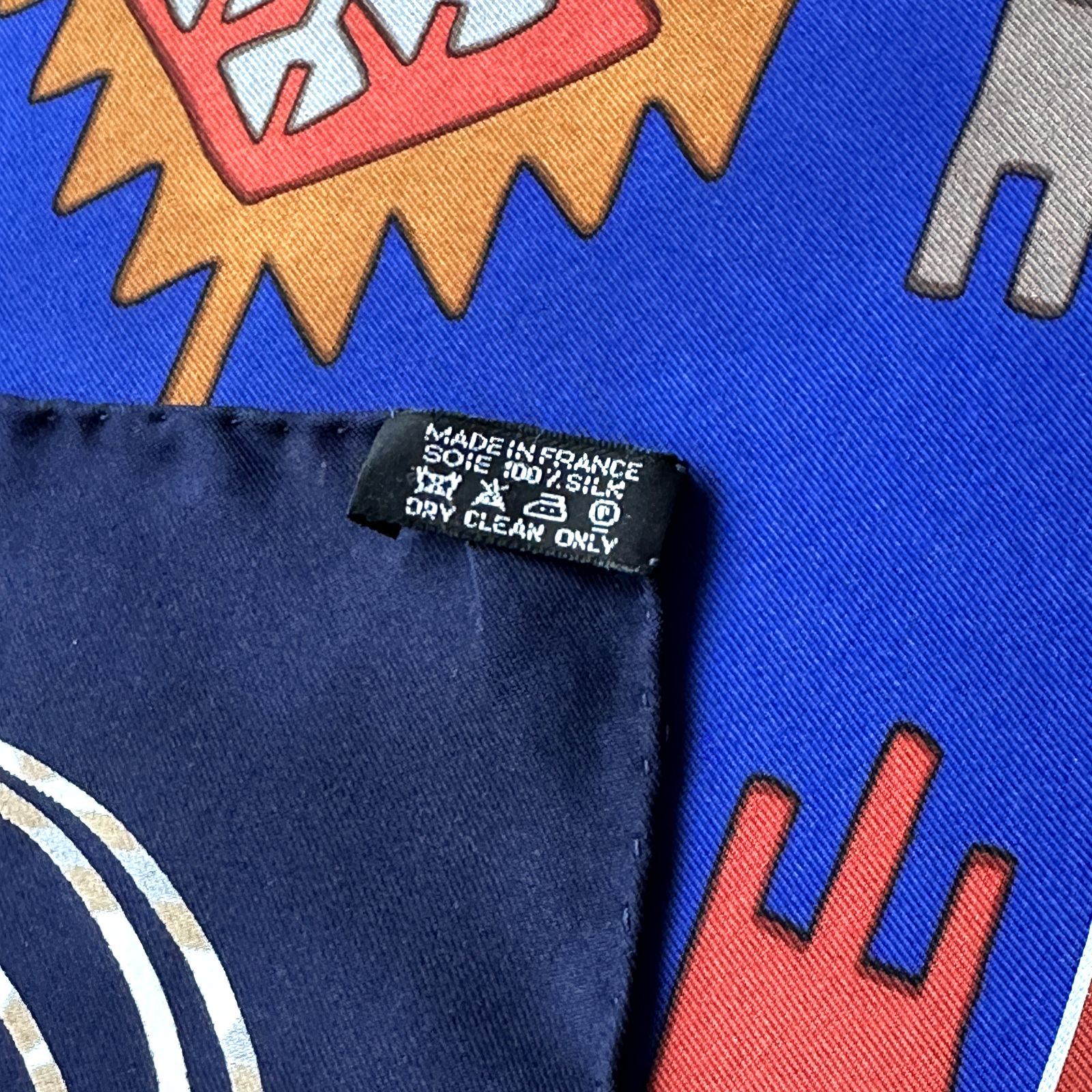Étiquette Hermès Made in France – 100 % soie du carré Kilim