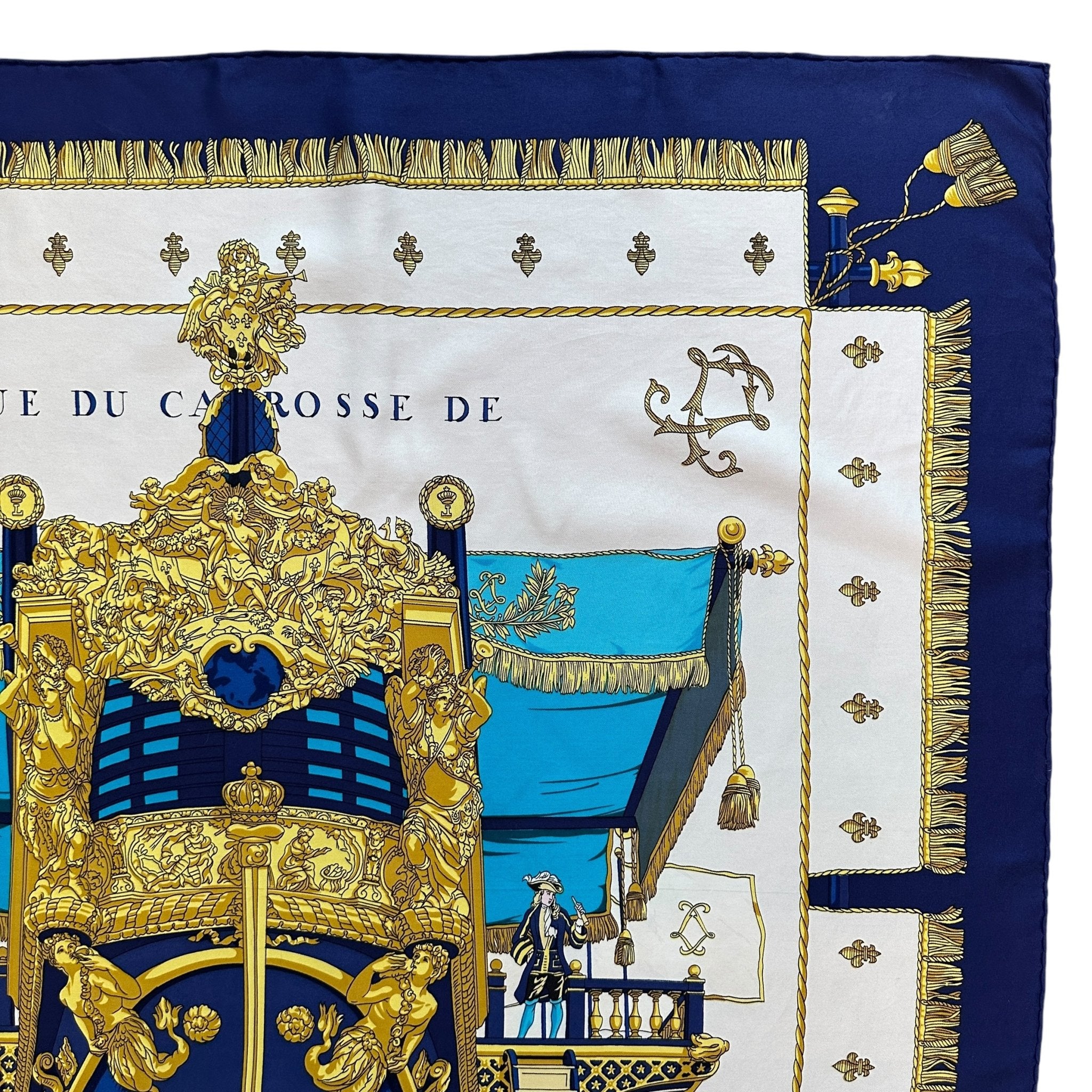 foulard carré hermès la réale bleu marine or sur fond blanc