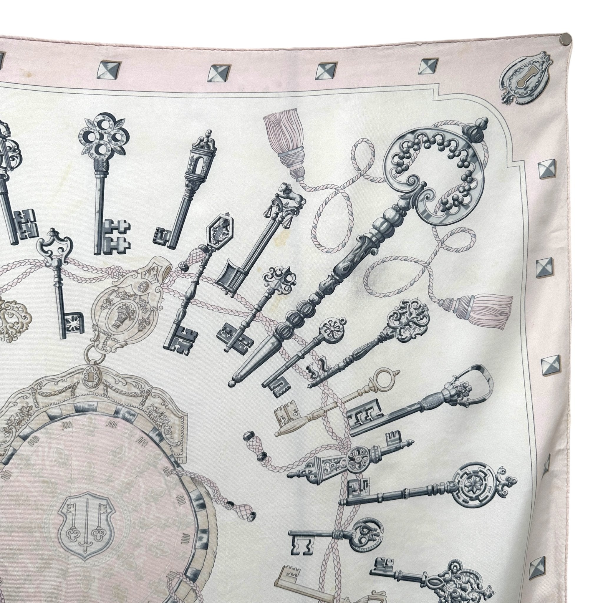 les cles foulard hermes en soie rose gris et blanc