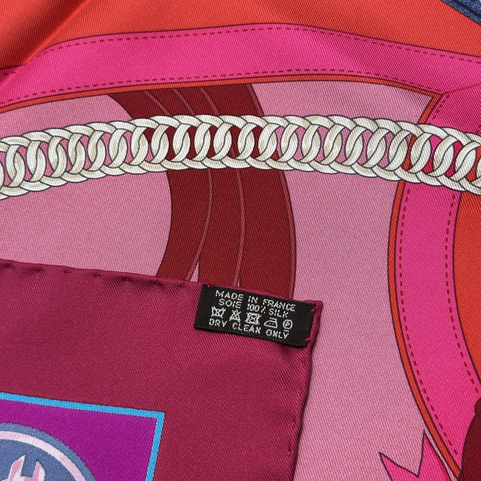 étiquette de composition du foulard hermes carre en soie et made in france la promenade du matin