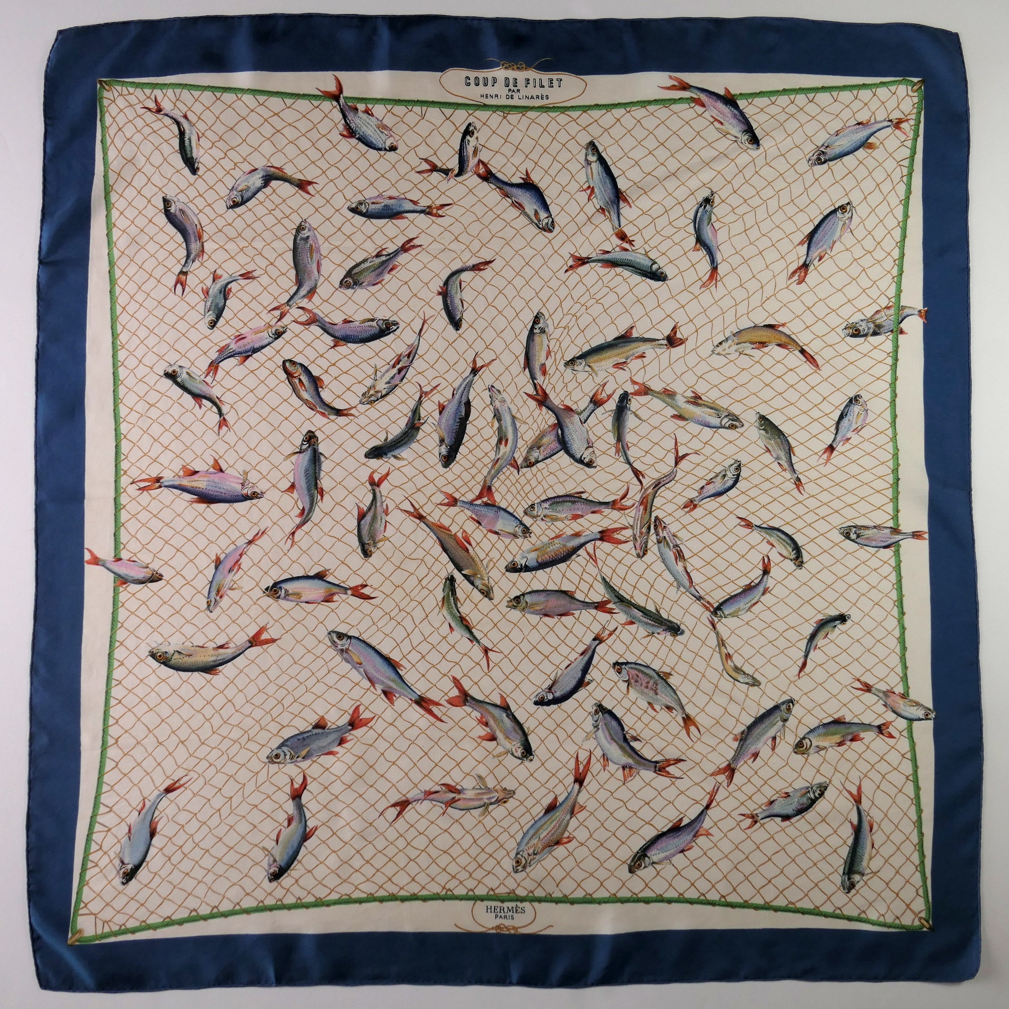 Carré Hermès Coup de Filet Henri de Linarès 90 cm soie, vue d'ensemble bleu pétrole écru 1955