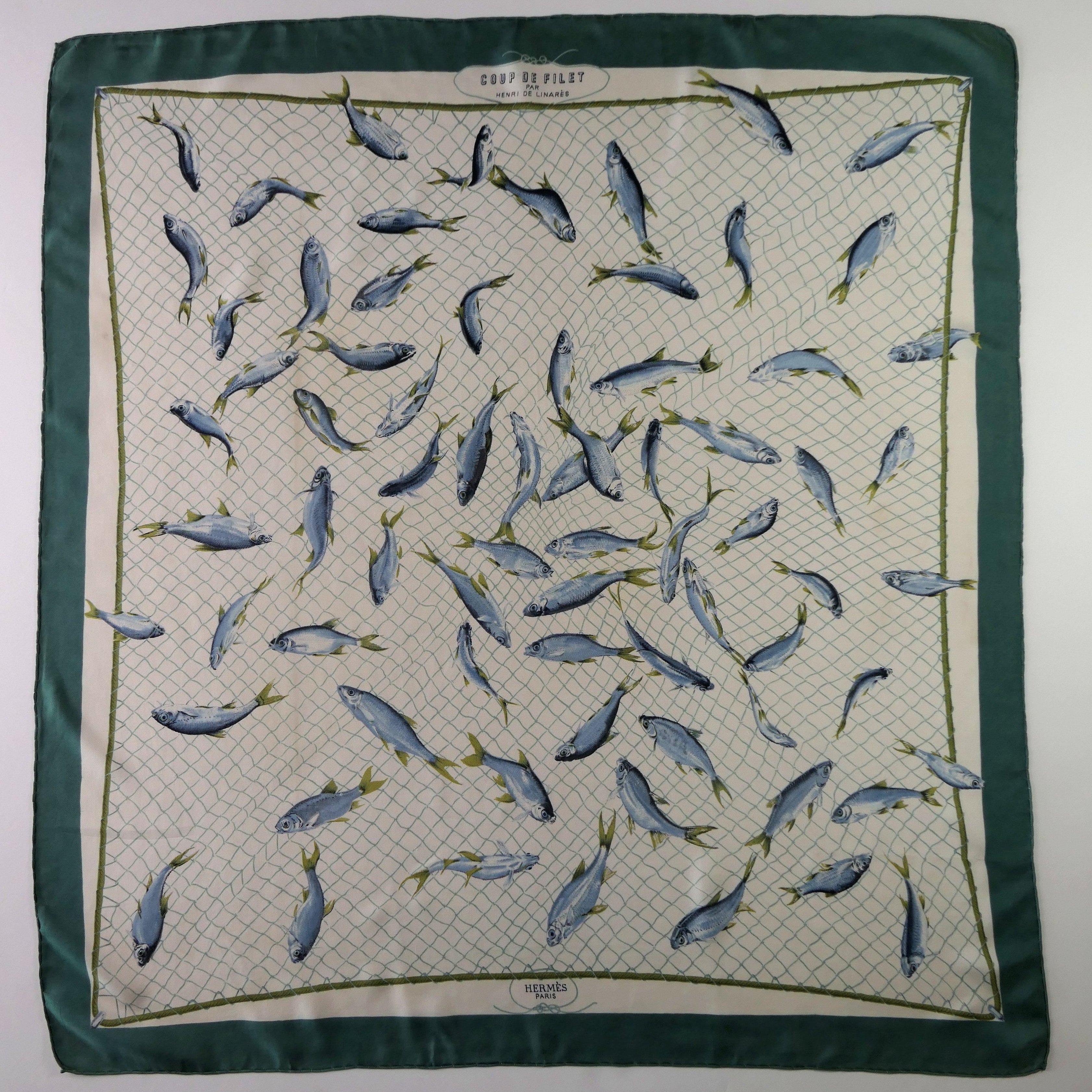 Carré Hermès Coup de Filet Henri de Linarès 90 cm soie, vue d'ensemble vert écru 1955