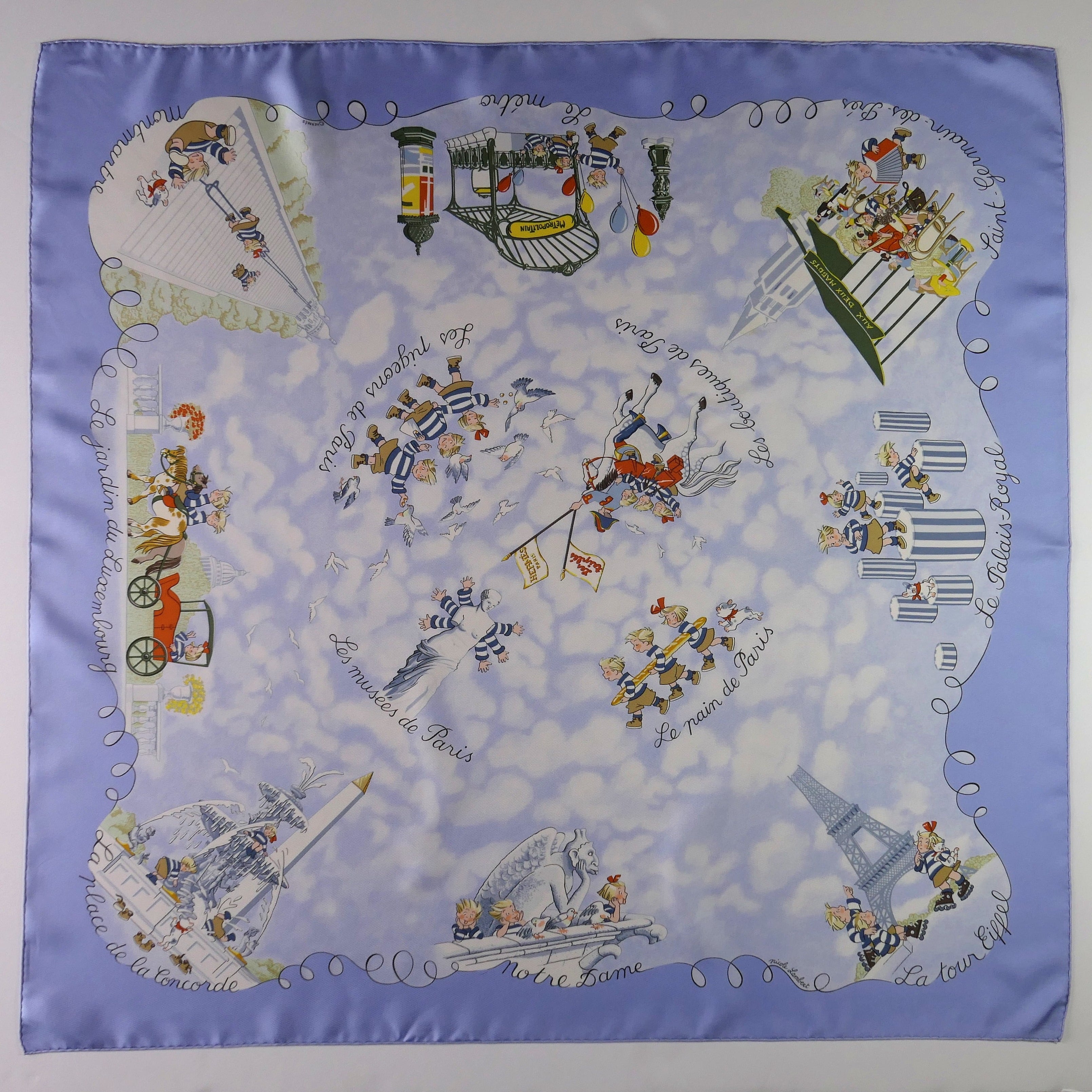 Carré Hermès Les Triplés de Nicole Lambert, 90 cm soie, vue d'ensemble du dessin bleu ciel déplié