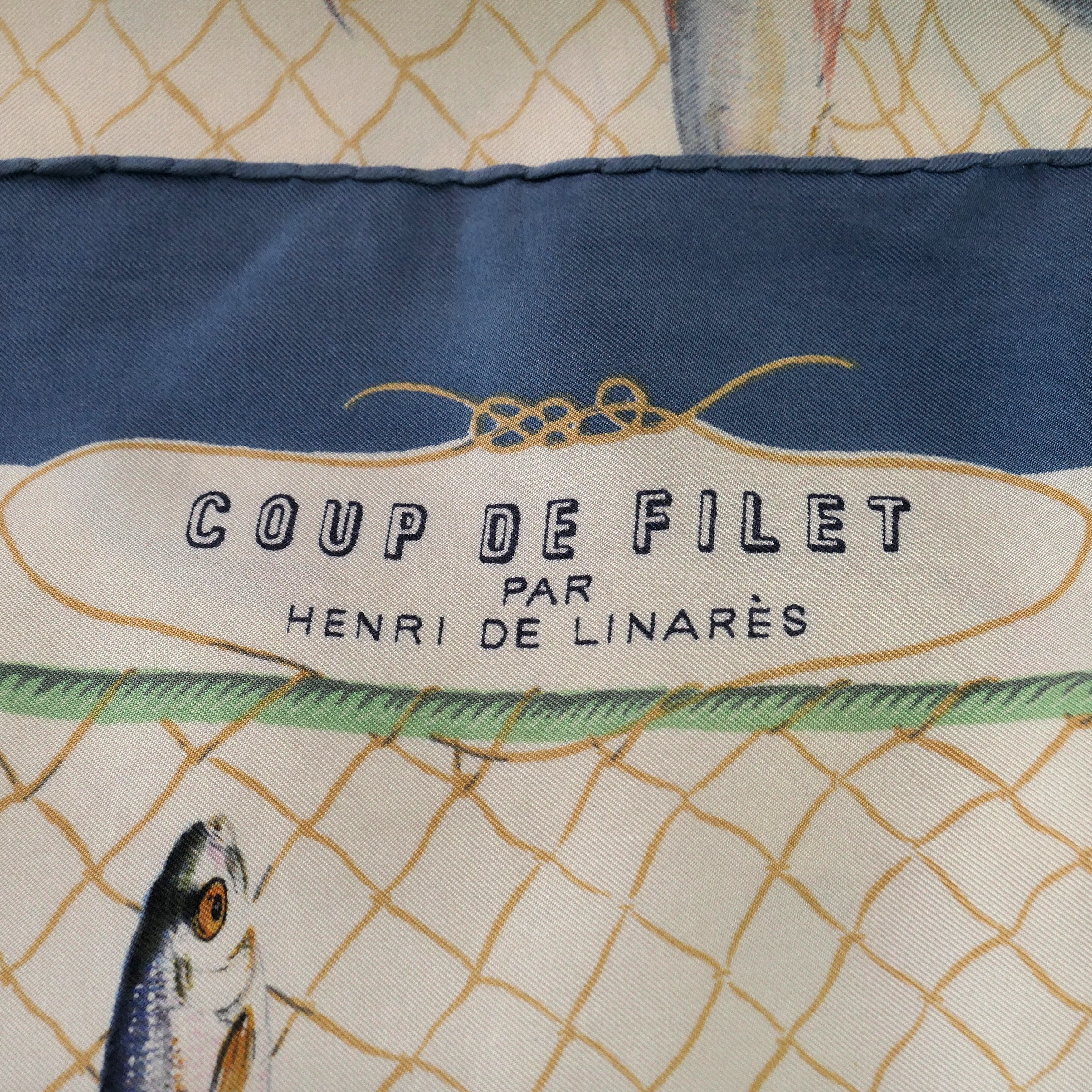 Carré Hermès Coup de Filet Henri de Linarès 90 cm soie, vue d'ensemble signature Henri de Linarès