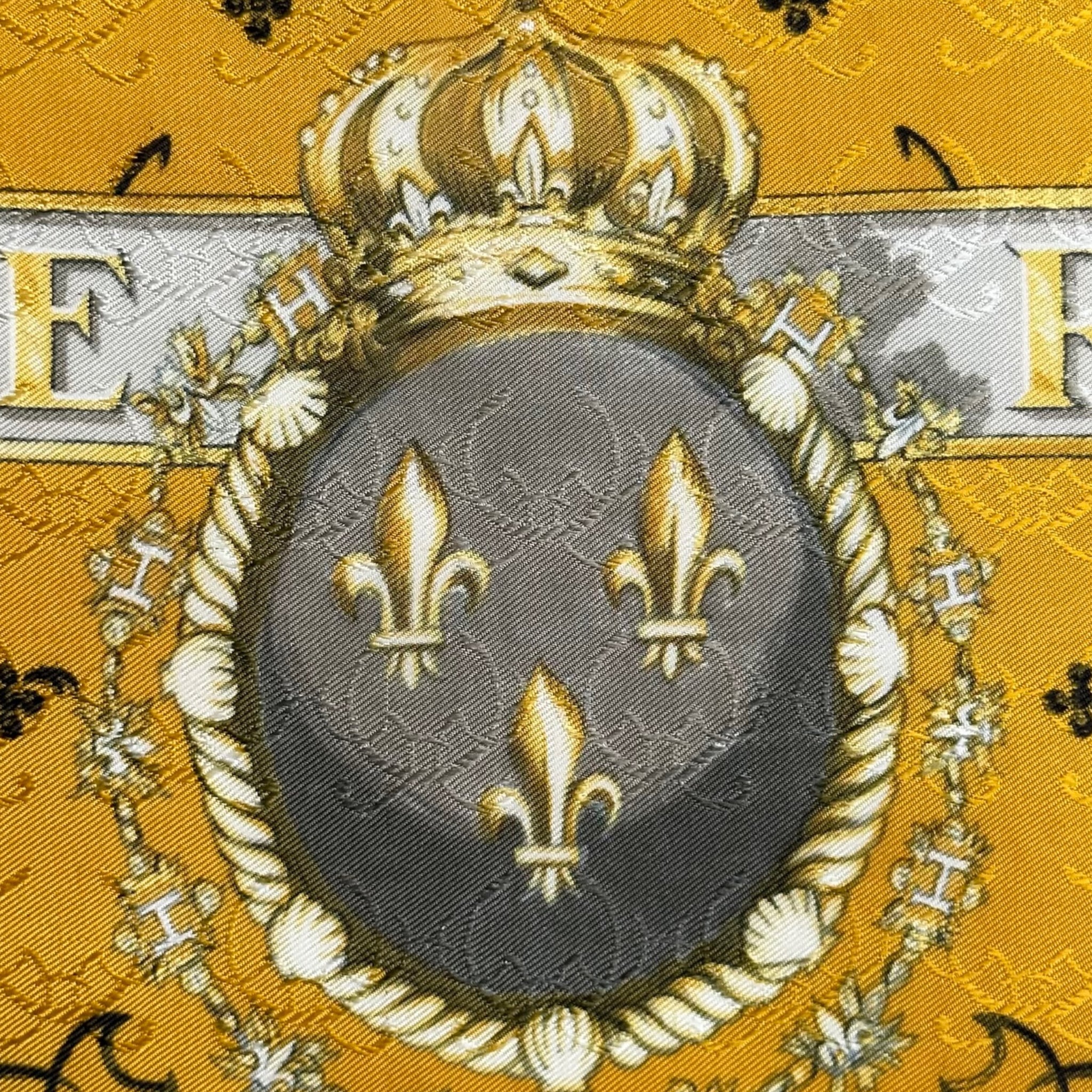 Louveterie-royale-foulard-hermes-detail-fleur-de-lys