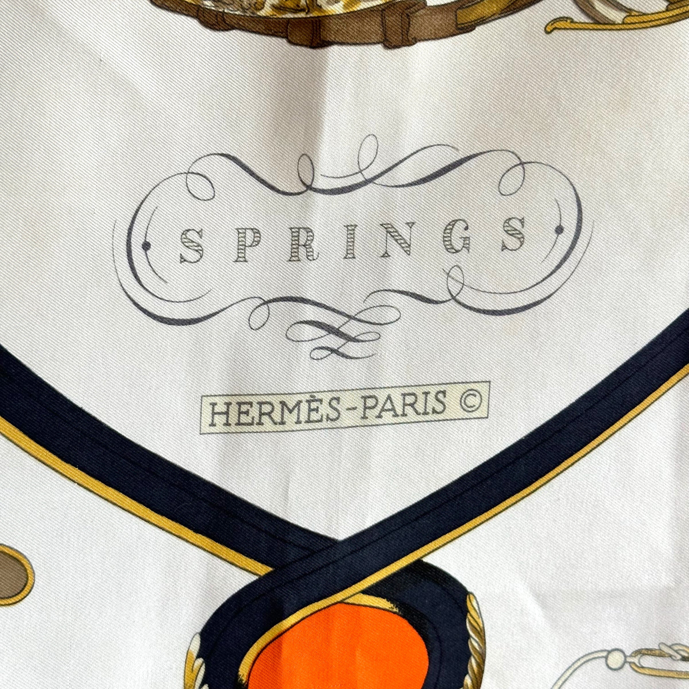 hermes-nom-du-foulard-springs-avec-logo