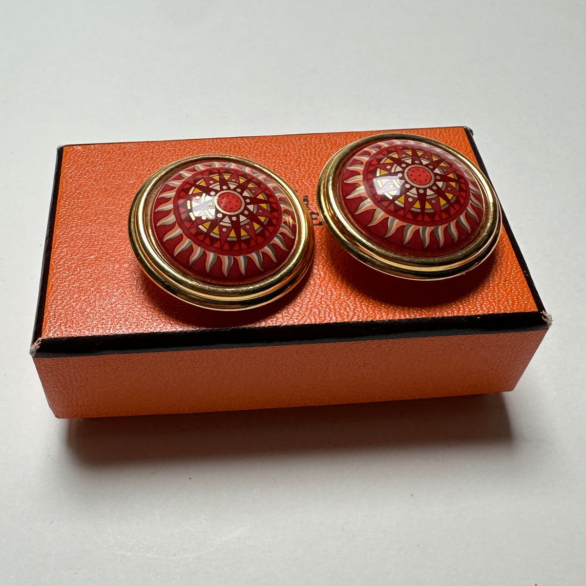 Boucle d'oreille vintage en verre taillé autrichien rouge à clip Boucle d'oreille vintage en verre taillé autrichien rouge à clip