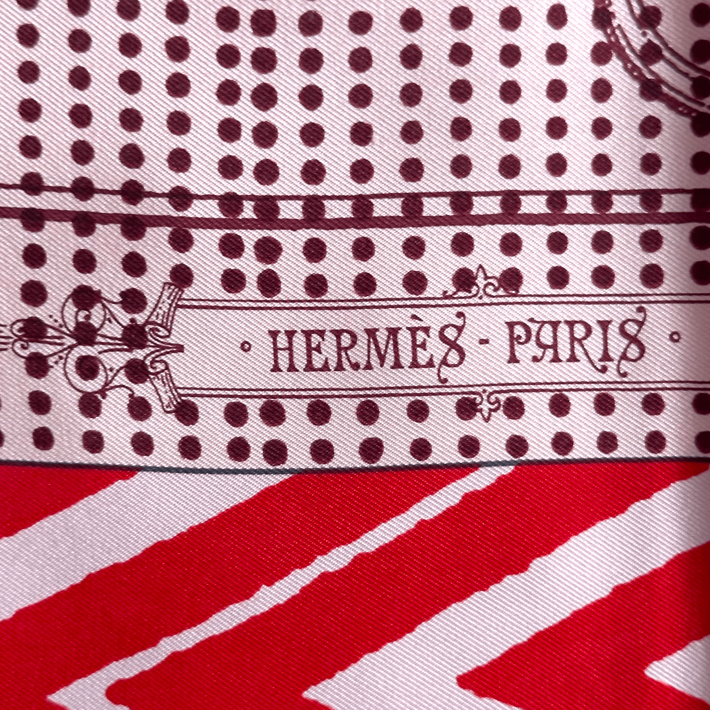 carre-foulard-hermes-manufacture-de-boucleries-logo