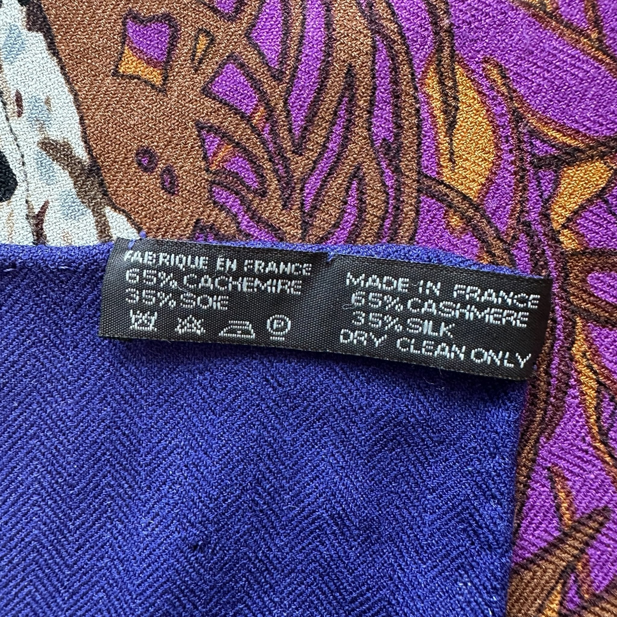 zomm sur étiquette de composition en cachemire et soie