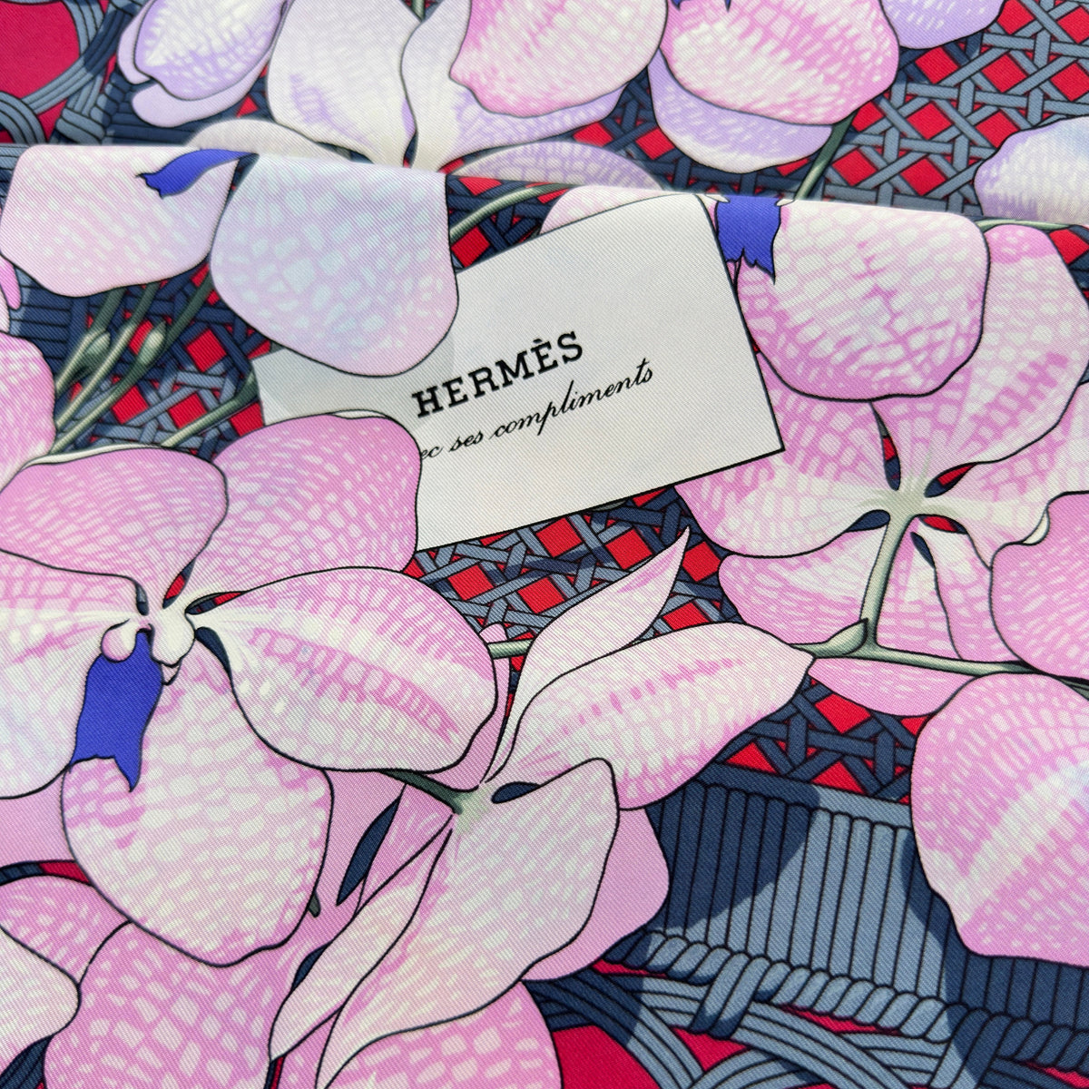 Carré Hermès Souvenirs d'Asie Vladimir Rybaltchenko 90 cm soie, carte Hermès avec ses compliments en trompe-l'œil