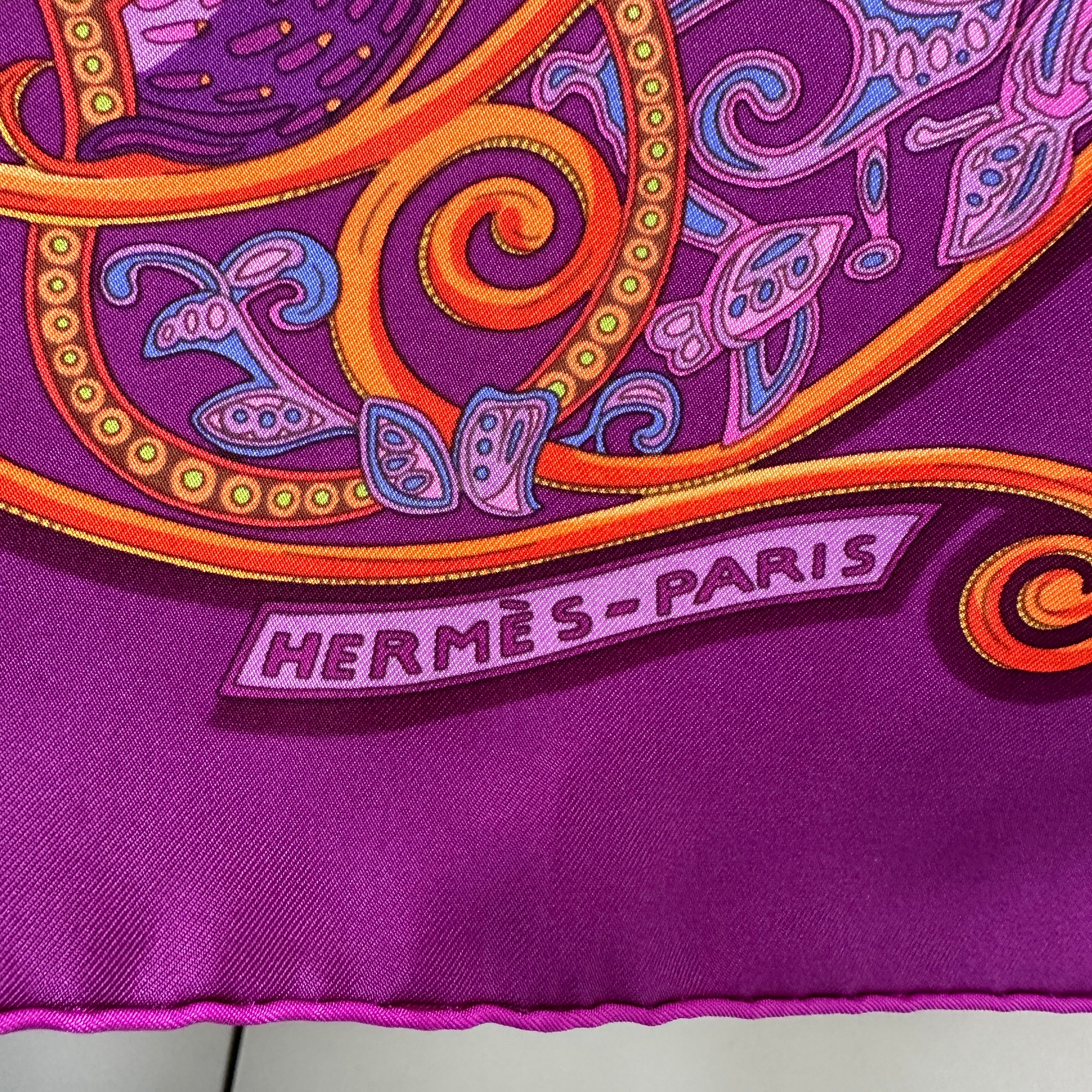 foulard carré hermès 90 cm la charmante aux animaux signature hermès-paris