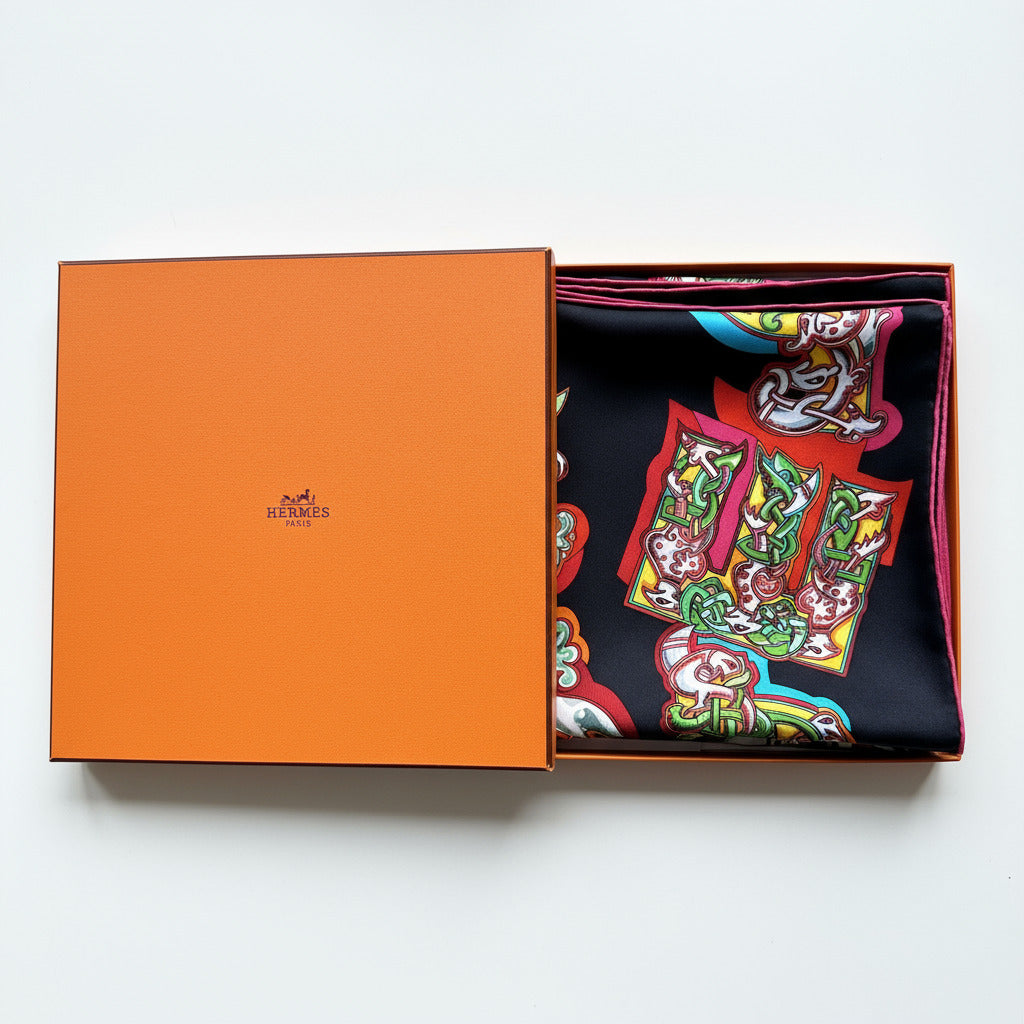 Vue de l’angle roulotté : gros plan sur le roulotté fuchsia contrastant.