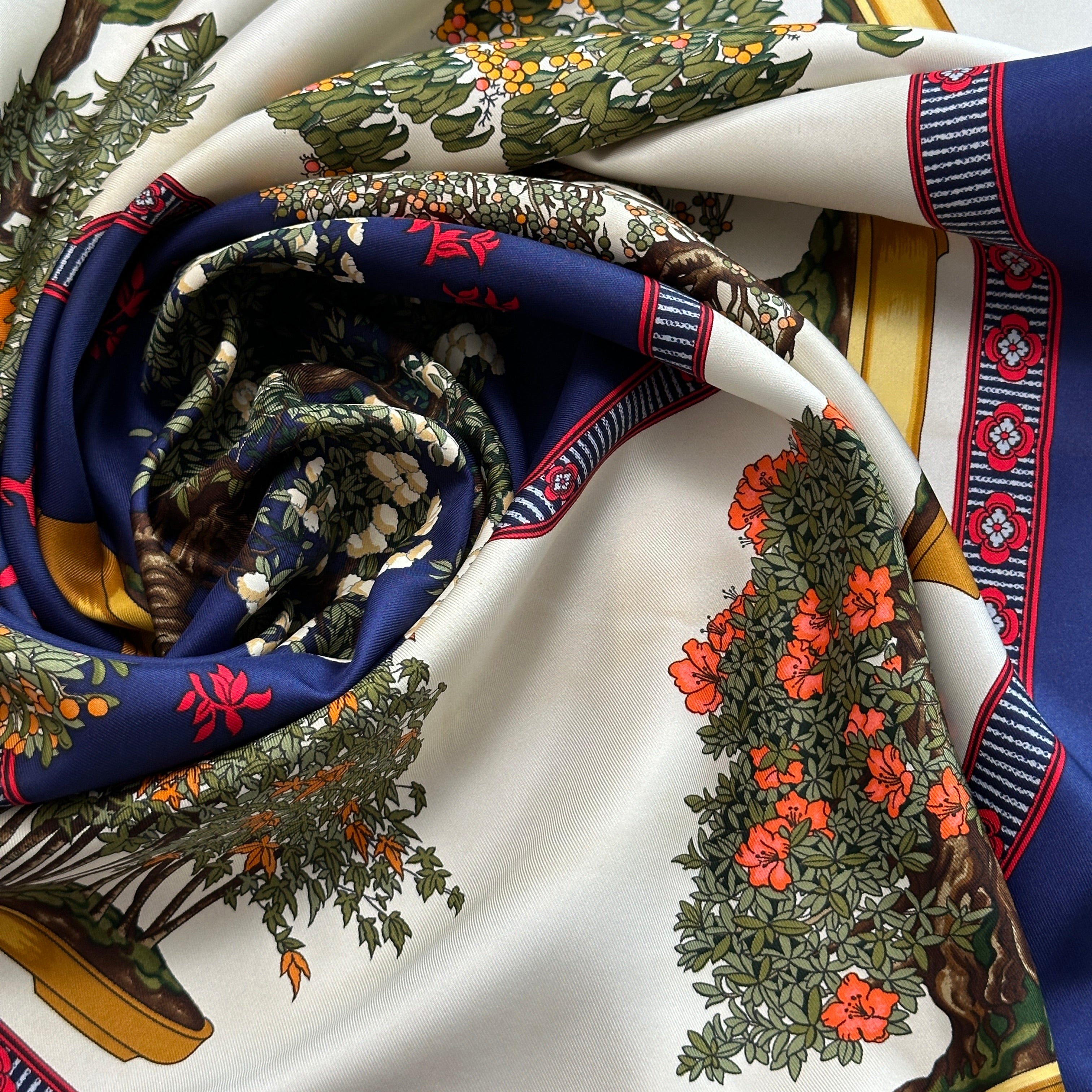foulard-hermes-beaux-jours-des-bonsai-plis