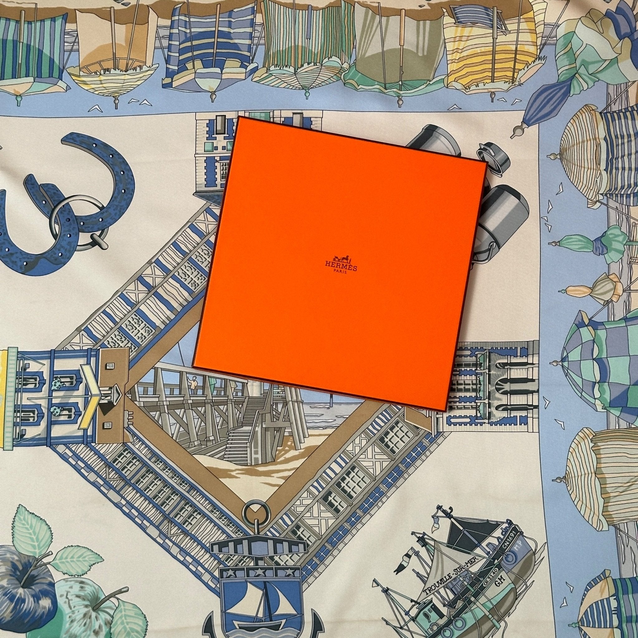 Charmes des plages normandes - FOULARD HERMES 90 CM - Carré Society