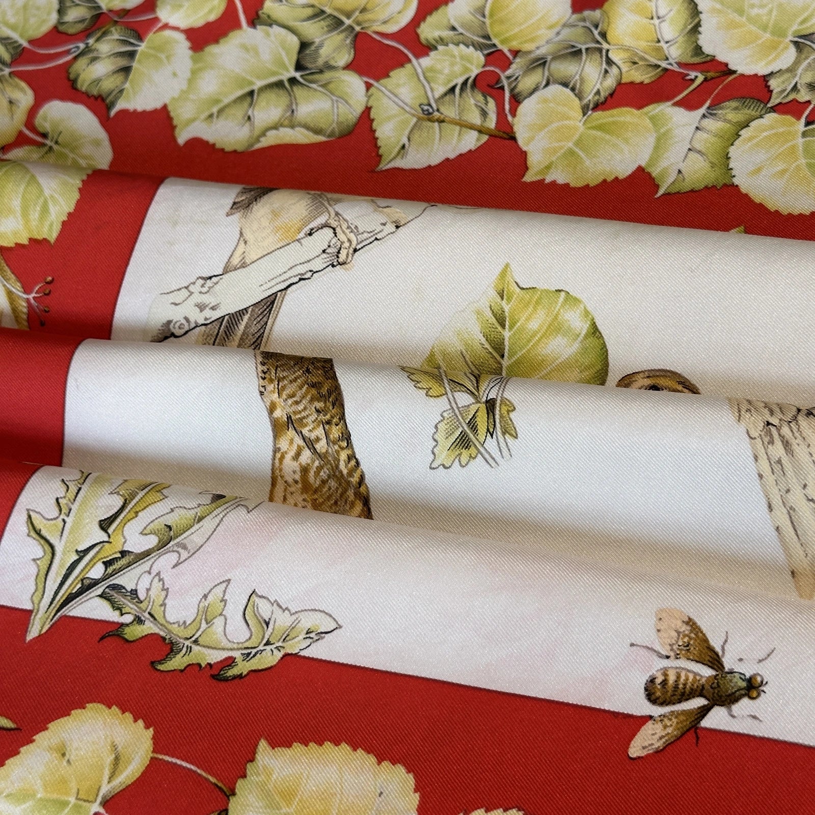 Carré Hermès La Vie au grand air – vue pliée, foulard Hermès vintage authentifié