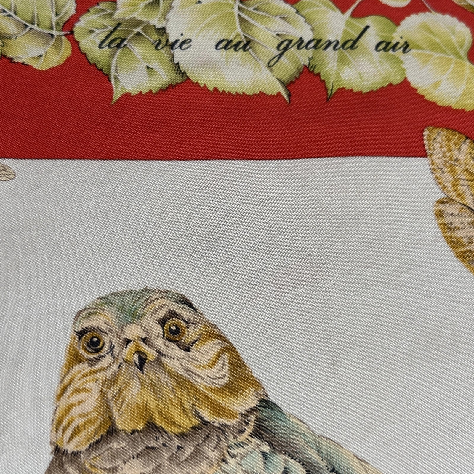 Foulard Hermès La Vie au grand air – détail des oiseaux et insectes (épervier, faisan, papillon)