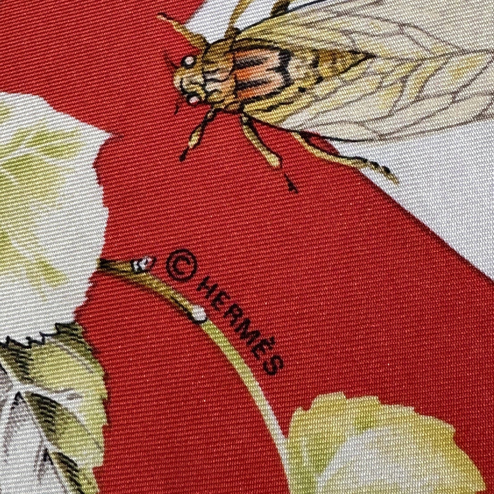 La Vie au grand air – zoom sur le logo de copyright Hermès
