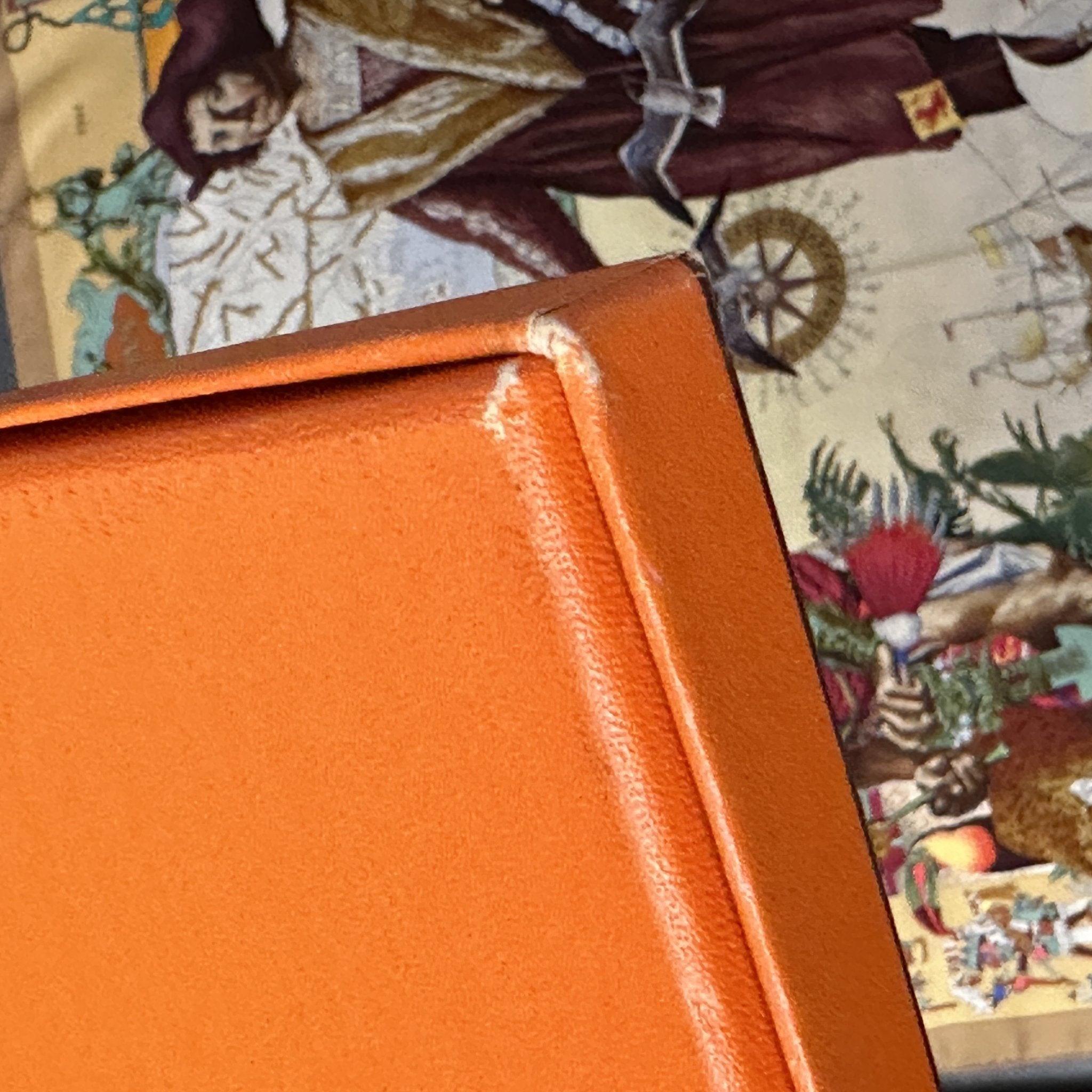 coin abime boite hermes orange