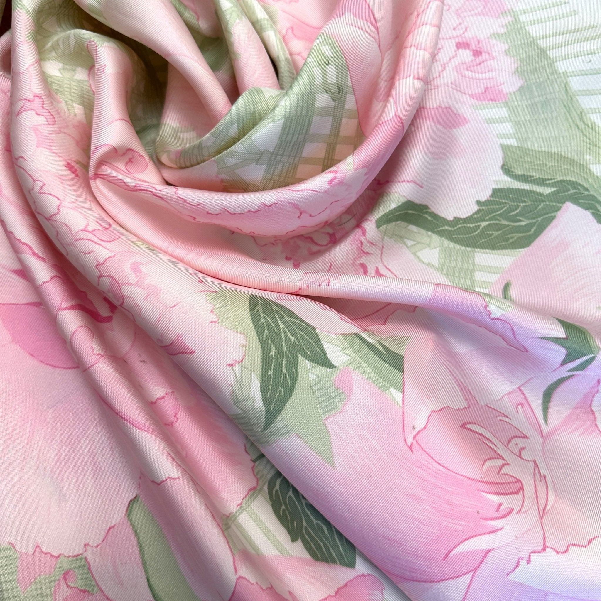 foulard hermes les pivoines couleur rose et vert pastel