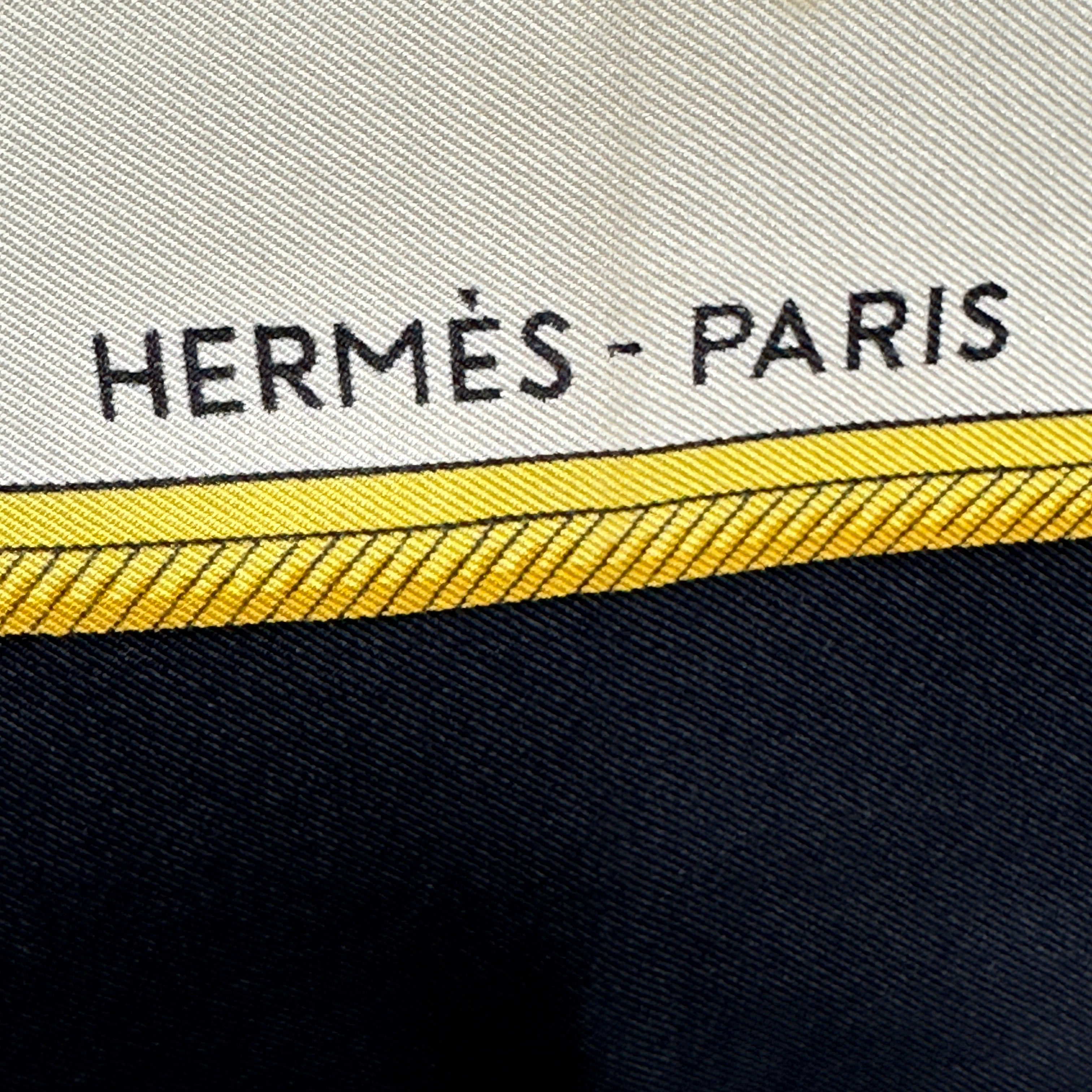 signature-hermes-paris-foulard-hermes-voitures-a-transformation
