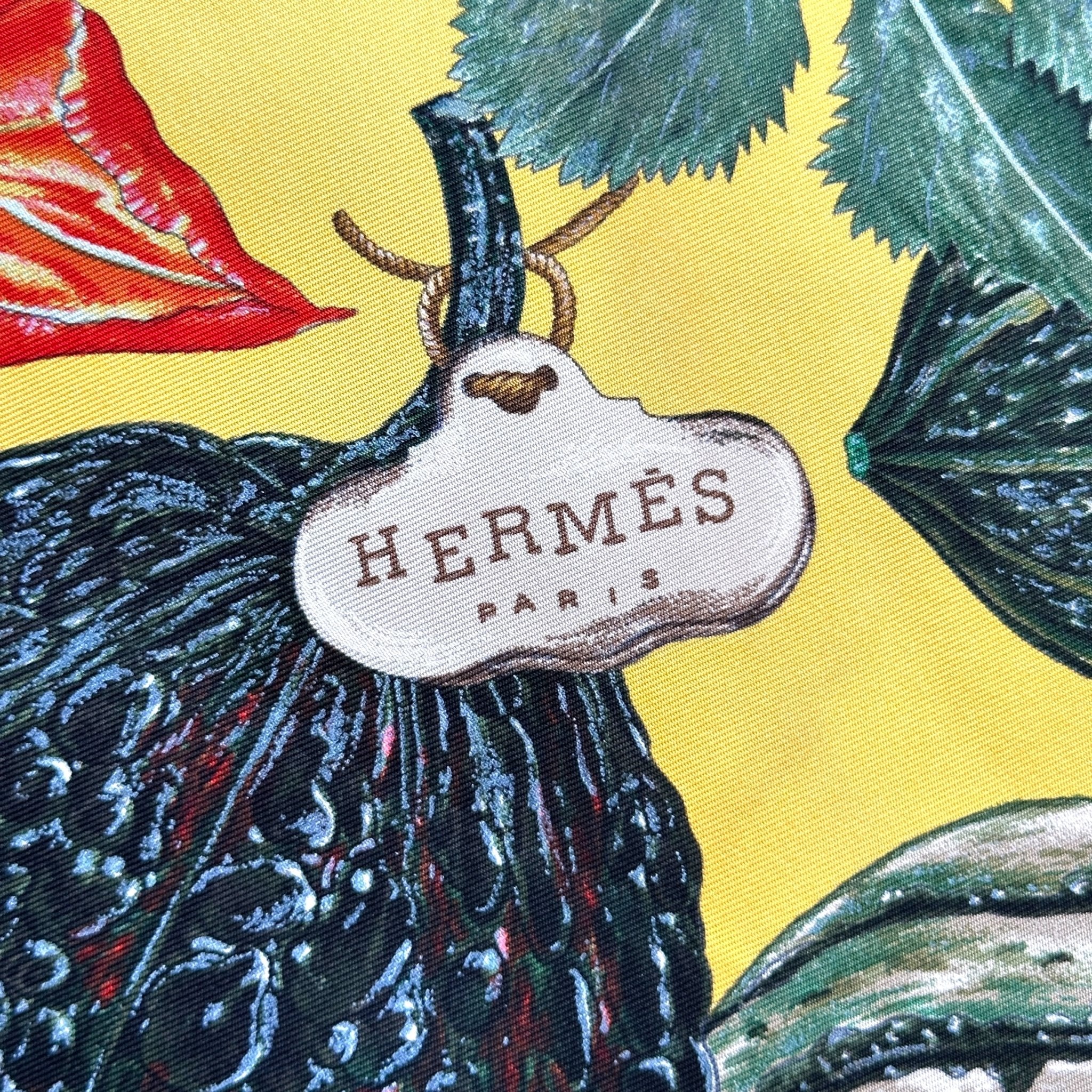 Signature Hermès Paris intégrée dans le motif